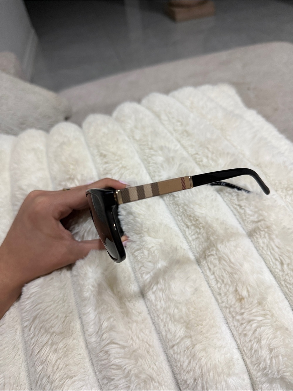 Burberry Black Sunglasses with Brown Striped Temples - Picture 4 of 4